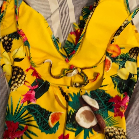 Tropical deep V ruffle one piece bathing suit - Picture 3 of 6